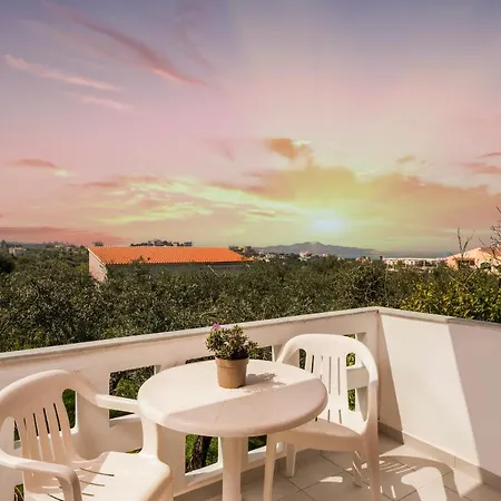 Captain Michalis Apartments Galatas  Exterior photo