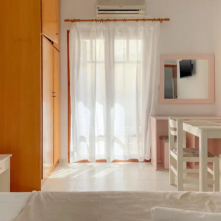 Captain Michalis Apartments Galatas  Room photo