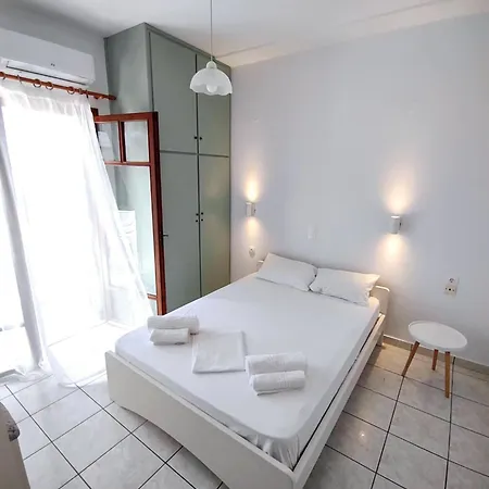 Captain Michalis Apartments Galatas  Exterior photo
